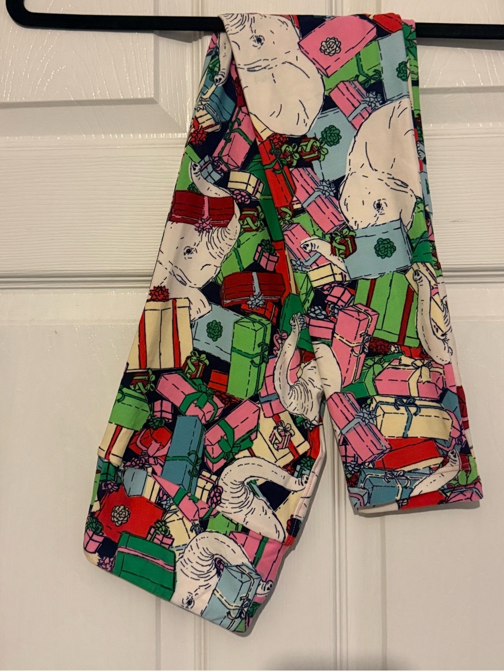 LuLaRoe White Elephant & Presents One Size Leggings